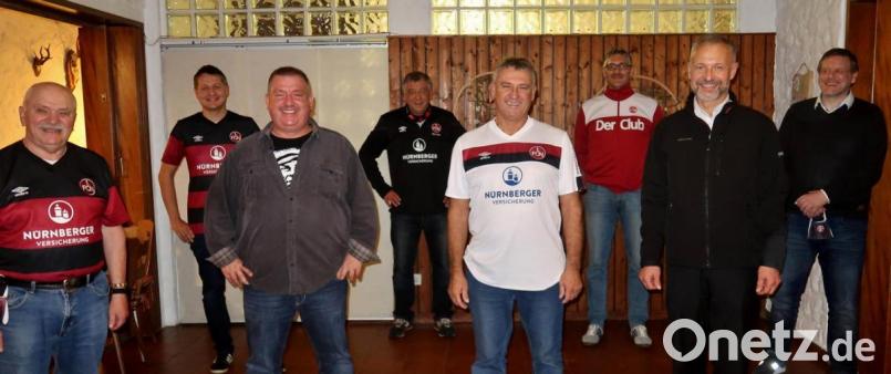 Einen neuen Vorstand wählen die Vilsecker Clubfreunde bei ihrer Jahreshauptversammlung (von links): Bezirks-Koordinator Dieter Altmann, Schriftführer Jürgen Kellner, Zweiter Vorsitzender Heinrich Ellenberger, Fanbeauftragter Jürgen Bergmann, Vorsitzender Wolfgang Kraus, Beirat Matthias Kellner, Zweiter Bürgermeister und Kassier Thorsten Grädler sowie FCN-Aufsichtsrat Christian Ehrenberg. Bild: rha