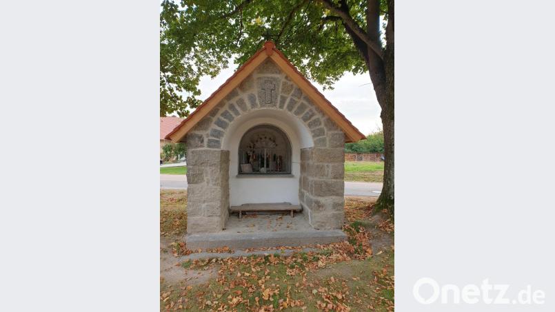 Nach Renovierungsarbeiten erstrahlt die kleine Kapelle in Thanstein in neuem Glanz. Bild: rkp