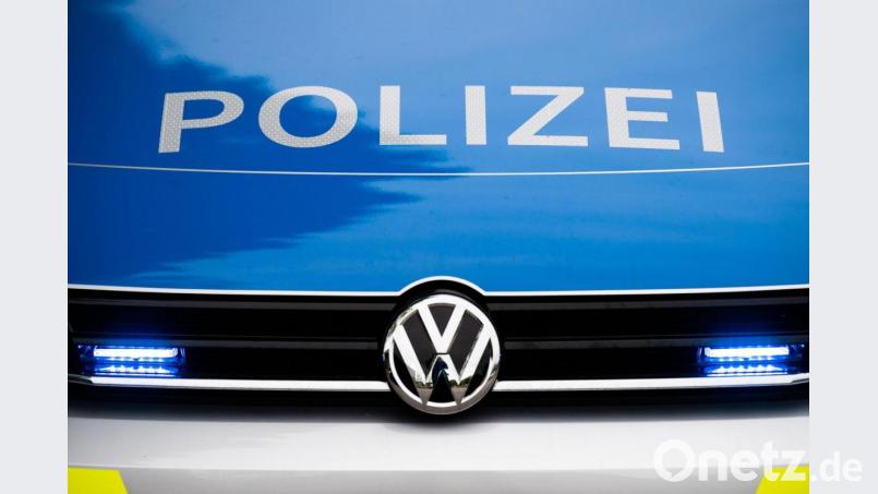 In Altenstadt sind zwei Autos zusammengestoßen. Bei dem Unfall wurde eine Autofahrerin verletzt. Sie musste ins Krankenhaus eingeliefert werden. Symbolbild: Lino Mirgeler/dpa