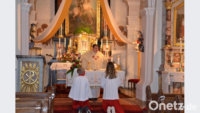 Das Festamt zu Ehren des Hl. Wendelin der Dorfkapelle Niederland wurde heuer coronabedingt in der Kirche St. Georg in Etzgersrieth gefeiert. Bild: gi