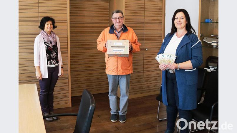 Von links: Annegret Dworschak, Dr. med. Hans-Jürgen Jokiel und Claudia Grillmeier. Bild: Stefan Malzer, Landkreis Tirschenreut/exb