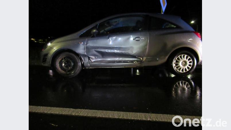 Am Wagen der 37-Jährigen entstand wirtschaftlicher Totalschaden in Höhe von etwa 8500 Euro. Bild: Polizeiinspektion Amberg