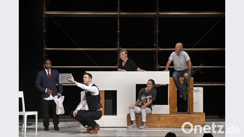 &quot;Willkommen bei den Hartmanns&quot; im Stadttheater in Amberg, eine Komödie nach dem Film von Simon Verhoeven. Bild: Petra Hartl