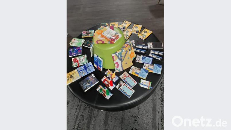 Die Preise der Gewinner warten in der Stadtbibliothek. Bild: Stadtbibliothek/exb