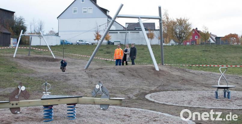 Neue Spielgeräte für Groß und Klein im Bürgerpark aufgestellt. Bild: nza