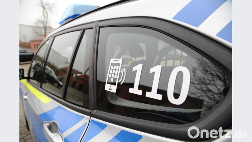 In Fensterbach hat die Polizei ein beschädigtes Auto im Graben gefunden. Vom Fahrer fehlte jede Spur- zunächst. Symbolbild: Petra Hartl