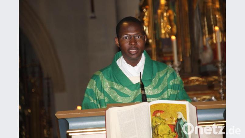 Mit Abbé Félix war zu Gottesdiensten in der Basilika St. Martin ein Priester aus der Weltkirche aus Burkina Faso zu Gast. Bild: ads
