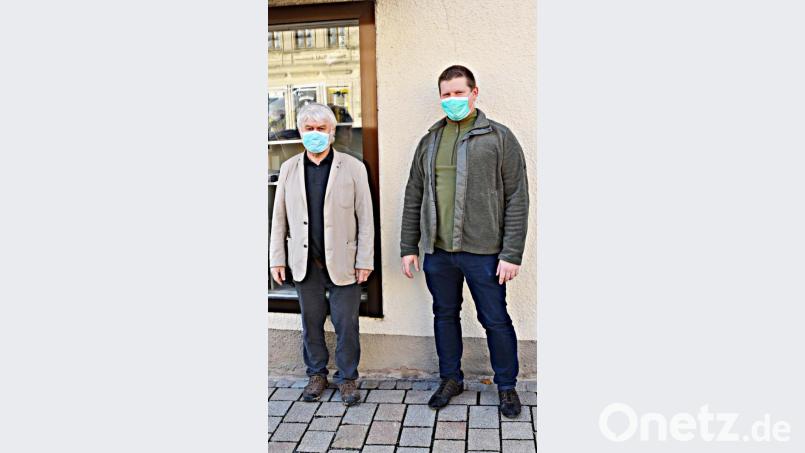 Martin Kohl und Christoph Brünning am &quot;Schaufenmsterl&quot;. Bild: ü