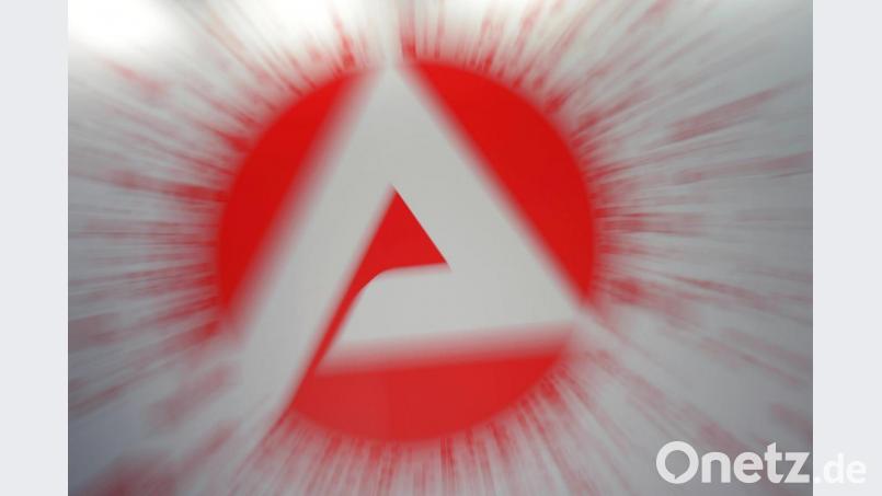 Die Zahl der Arbeitslosen im Schwandorfer Bezirk der Agentur für Arbeit ist im September leicht gesunken, liegt aber um mehr als ein Drittel über dem Vorjahreswert. Bild: Peter Steffen/dpa