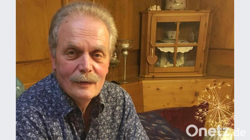 Ludwig Schießl arbeitet an einem Dialektwörterbuch für Oberviechtach. Die Wörtersammlung wurde in 20 Jahren von einem Arbeitskreis erarbeitet. Bild: ihl