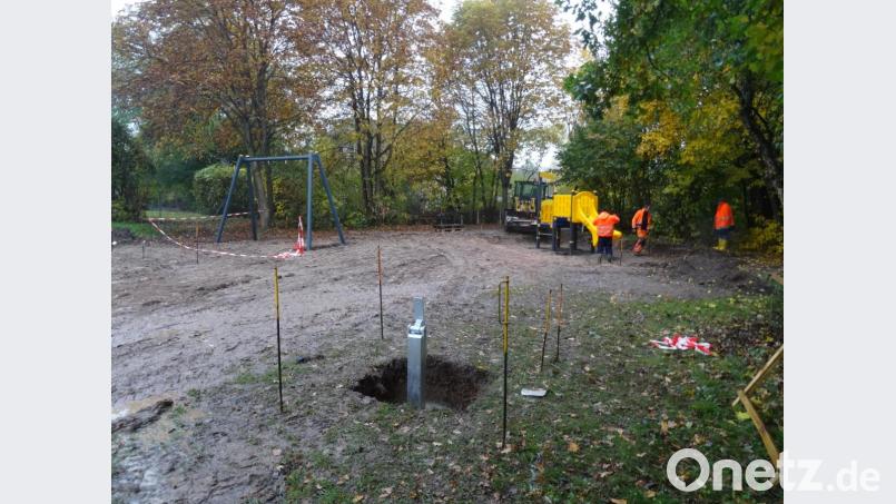 SV-Montagsteam war angetreten, um Bauhofmitarbeiter Josef Reindl bei den Erd- und Betonarbeiten zu unterstützen. Bild: ak