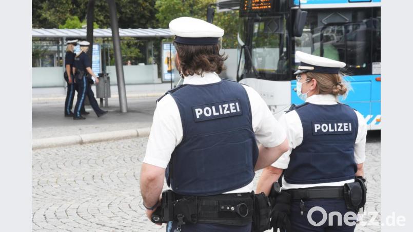 Polizeikontrolle am ZOB Weiden Bild: Gabi Schönberger