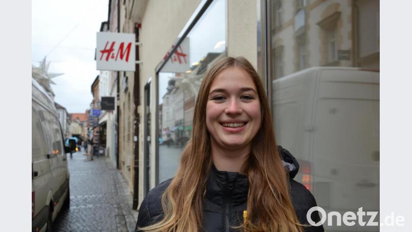 Natalie Reiser (22) aus Hohenburg: &quot;Es ist falsch, dass die Gastronomie schließen muss.&quot; Bild: kec