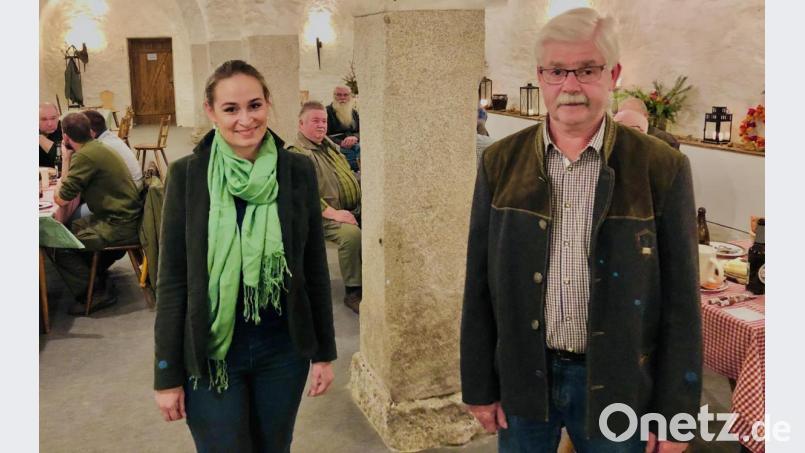 Albert Vollath und Victoria Freiin von Lindenfels leiten in Zukunft die Hegegemeinschaft Erbendorf. Bild: Freiherr von Lindenfels/exb