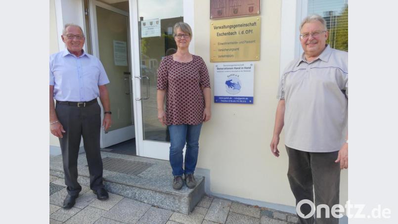 Sie garantieren die Beratung von Senioren in Eschenbach: (von links) die städtischen Seniorenbeauftragten Klaus Lehl und Elisabeth Gottsche sowie Wohnraumberater Udo Müller. Bild: rn