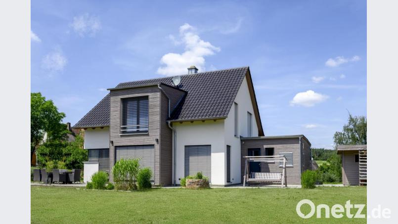 Der ökologische Hausbau gehört seit zwei Jahren zur Angebotspalette der Ziegler-Group. Mit der neuen Fertigung in Tirschenreuth sollen einmal bis zu 3000 Häuser im Jahr möglich sei, zu einem sehr attraktiven Preis. Bild: Ziegler-Group/exb