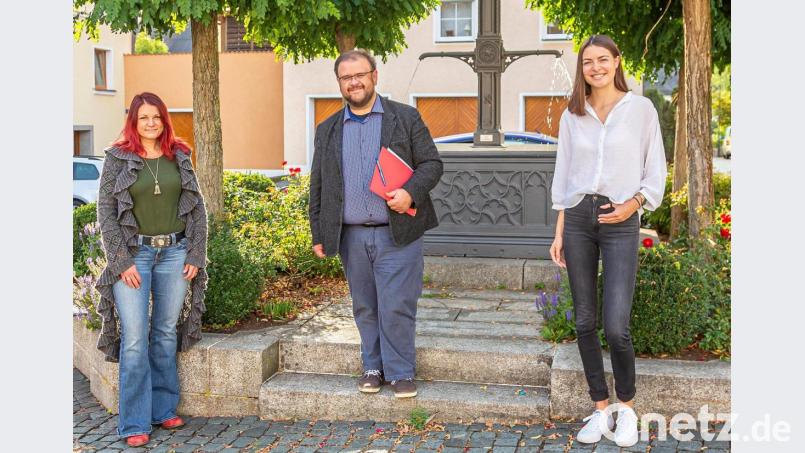 Der Kastler Bürgermeister Hans Walter und Jugendbeauftragte Sarah Meyer (rechts) waren zu Besuch im Familienzentrum Mittendrin, wo sie sich mit Jessica Wöhrl-Neuber austauschten. Bild: stg