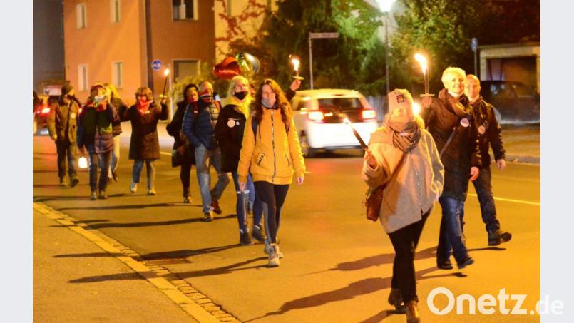 Den "Friedensmarsch" der Maskengegner durch die Innenstadt empfanden viele Bürger als Provokation. Bild: Helmut Kunz