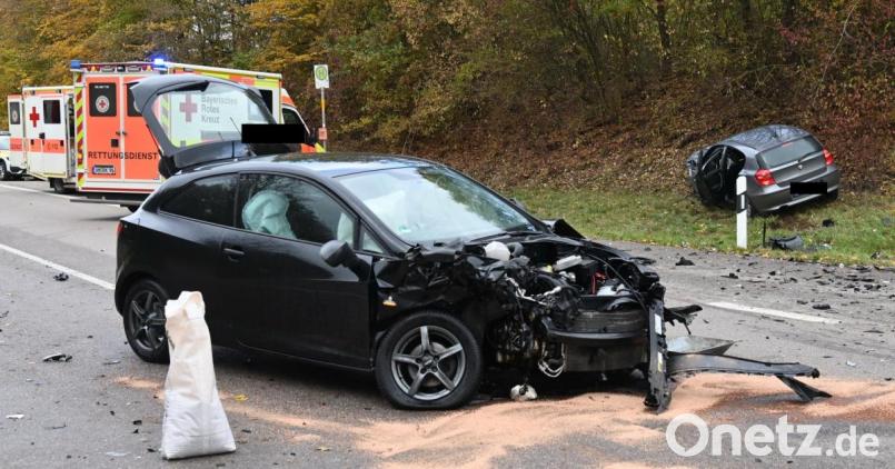 An den Autos entstand jeweils Totalschaden. Bild: gf