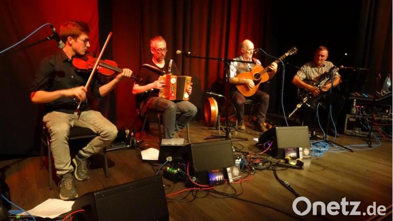 Beim letzten Konzert im Capitol vor dem erneuten Lockdown spielten Na Ciotogi traditionelle Musik von der Grünen Insel. &quot;Wir kommen wieder&quot; versprachen die irischen Musiker am Ende ihres tollen Auftritts in Sulzbach-Rosenberg. Bild: hka