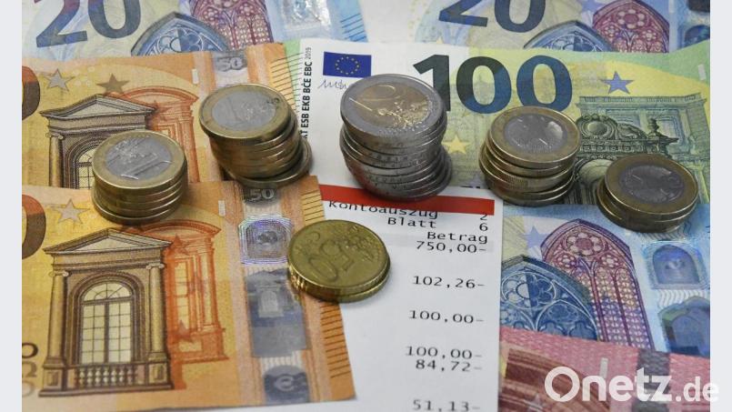 Wenn der Kontostand schrumpft, kann es mit der nächsten Kreditrate eng werden. Bild: Petra Hartl