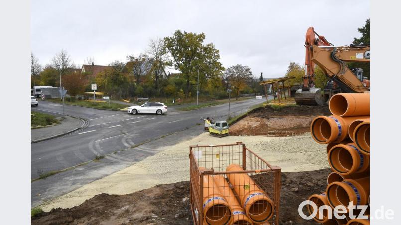 Hier, wo Von-Scheffel-Straße, Haager Weg und Gailoher Hauptstraße aufeinandertreffen, entsteht der neue Kreisverkehr. Bild: Petra Hartl
