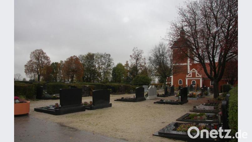 Zum Jahreswechsel steigen die Grabgebühren am Wiesauer Friedhof. Bild: wro