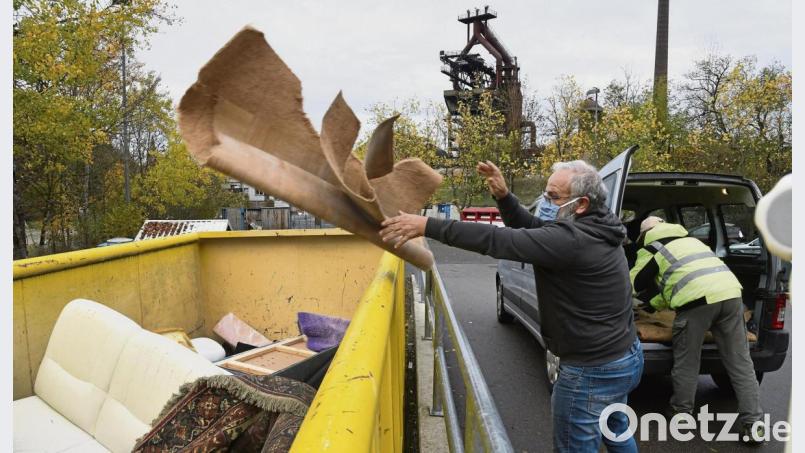 Beim Sperrmüll-Anliefern haben die Bediensteten der Wertstoffhöfe schon ein Auge auf die Gegenstände. Einiges wird nämlich nicht angenommen. Bild: Petra Hartl