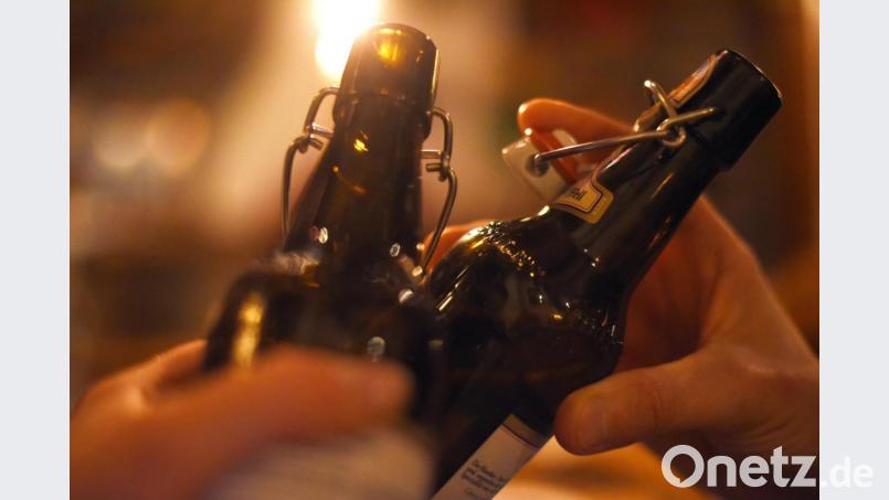 Ein Bierchen geht noch – ein Wirt in Hersbruck hat sich Ärger eingehandelt, weil er die Sperrzeit nicht eingehalten hat. Symbolbild: Angelika Warmuth