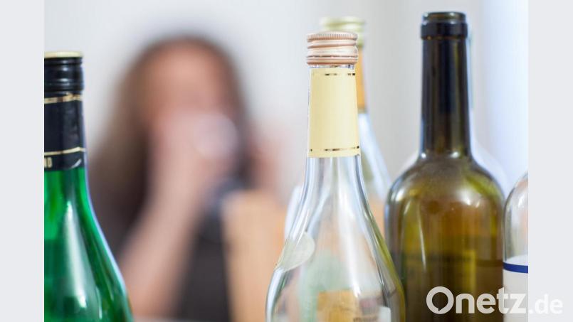 Kantaktarmut, mangelnde Freizeitangebote, Sorge um die Zukunft: Die Corona-Krise bringt viele Menschen aus dem Gleichgewicht. Suchtprobleme nehmen zu. Foto: Christin Klose/dpa-tmn Bild: Christin Klose