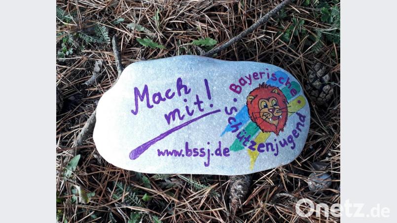 Zum Finale des Wettbewerbs um den &quot;Guschu-Pokal 2020&quot; war die Aktion &quot;Mach mit und bilde eine Solidaritätskette&quot; gestartet worden. &quot;Gerne darf jeder an dieser Solidaritätskette weiter bunte Steine legen oder an anderen Orten in Bayern neu aufbauen&quot;, heißt es dazu au der Internetseite der Bayerischen Sportschützenjugend.. Bild: exb