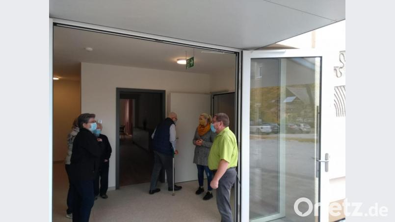 Stefan Hammerl (rechts) beantwortete gerne die Fragen der interessierten Besucher. Bild: rkp