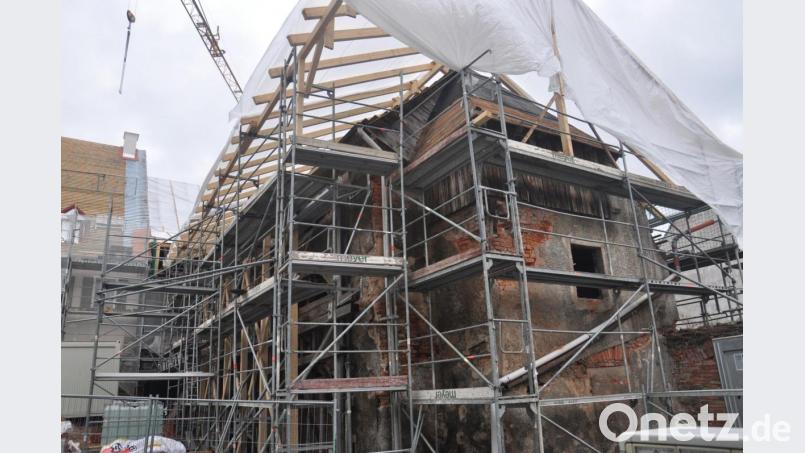 Noch ein Stück teurer wird die Sanierung der Arkaden an der Bahnhofstraße. Im nichtöffentlichen Teil hatte der Stadtrat im September Nachtragsangebote für insgesamt rund 97.000 Euro beschlossen. Bislang war bei der Kaltsanierung von eine Summe von rund 650.000 Euro ausgegangen worden. Eine Nutzung der Arkaden ist nicht beabsichtigt. Bild: ws