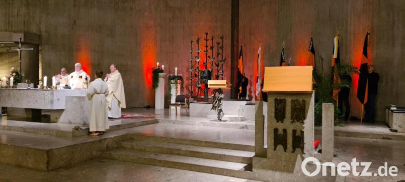 Gottesdienst zum Kolping-Weltgebetstag: Von links Bezirkspräses Franz Fuchs, Diözesanpräses Karl-Dieter Schmidt, Stadtpfarrer und Ortspräses Bernd Philipp. Bild: Kolping Fichtelgau/exb