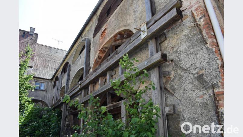 Die Arkaden an der Bahnhofsstraße werden von der Stadt saniert. Sie will den Bestand des historischen Gebäudes sichern. Bild: szl