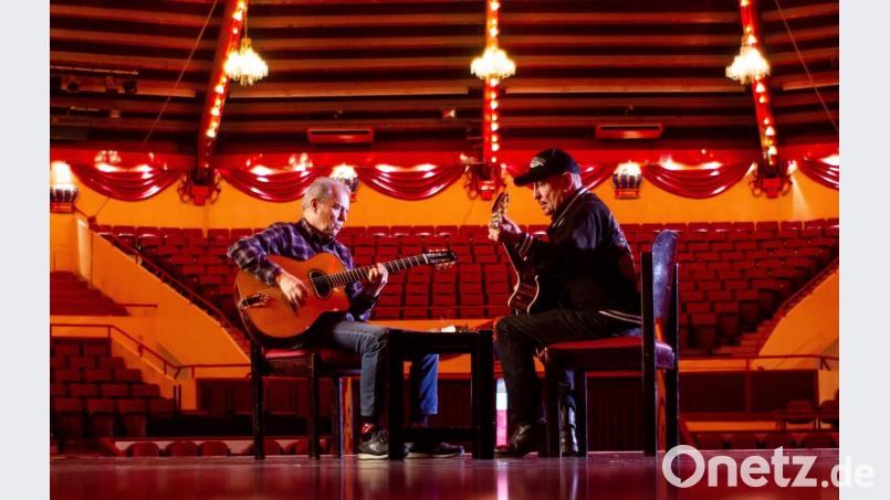 Günther Sigl (links) und Barney Murphy im Circus-Krone-Bau, den sie im Laufe der vergangenen Jahrzehnte sehr oft gefüllt hatten. Bild: BR/Juno Film/TobiT