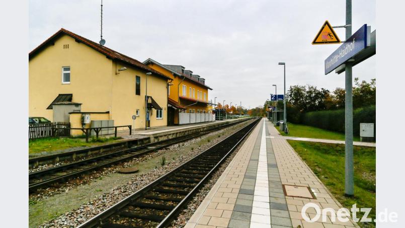 Vom Bahnhof Maxhütte-Haidhof (Bild) aus soll die Strecke nach Burglengenfeld reaktiviert werden. Eine wichtige Vorgabe kann erfüllt werden. Bild: Hösamer