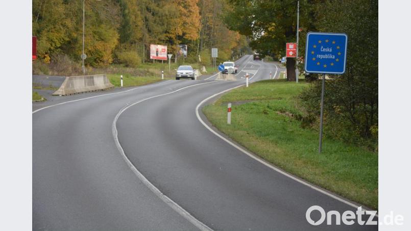 Der Grenzübergang bei Waldsassen (Kreis Tirschenreuth) nach Svaty Kriz: Am Donnerstagnachmittag fahren dort nur wenige Autos. Bild: jr