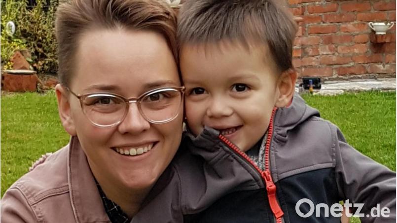 Stefanie Tanner und ihr zweijähriger Sohn Gabriel. Bild: Werner Klapper/exb