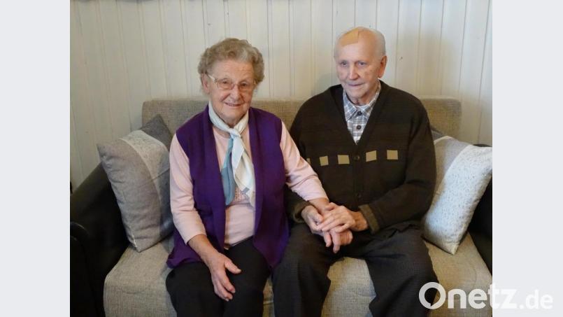 Karl Mayer feiert mit Gattin Maria im Kreise seiner Lieben den 90. Geburtstag - coronabedingt im kleinen Rahmen. Bild: gi