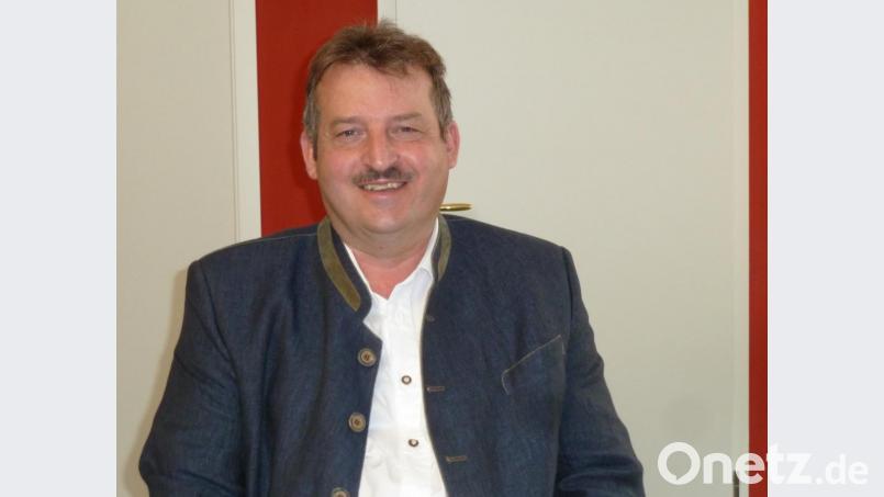 Reinhard Kreuzer kritisiert das Verhalten von einigen Stadträten bei laufenden Bauangelegenheiten. Bild: Portner