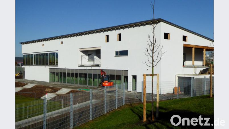 In den Sportpark integriert ist die neue &quot;Gaststätte Bonaublick&quot;, die von einem Griechen betrieben werden soll. Es gab 92 Vorschläge, wie das neue Lokal heißen sollte. Darunter so kreative Ideen wie &quot;Messi und Gabel&quot; oder auch Schwitzkasten Bild: fsb