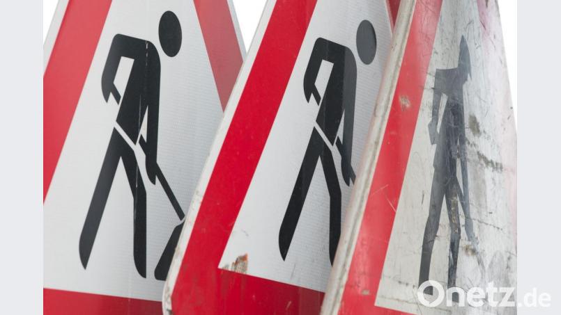 Bauarbeiten an der Kreisstraße AS 42 führen in der Woche vom 9. bis 13. November zu Sperrungen und Umleitungen in Auerbach. Symbolbild: Sebastian Kahnert/dpa