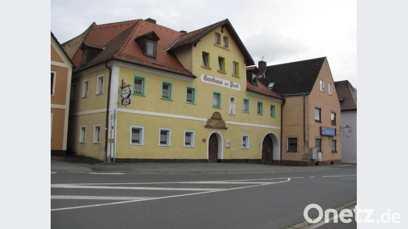 Mindestens drei Angebote für eine Machbarkeitsstudie für die Verwendung des Gebäudes des &quot;Gasthauses zur Post&quot; werden eingeholt. Markt Mantel will trotz Corona keine Zeit verlieren. Bild: sei
