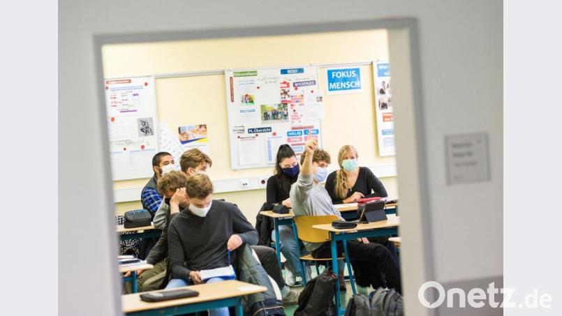 Die hohen Inzidenzwerte scheinen den 3-Stufen-Plan an Schulen zu überholen: Nun sollen die Gesundheitsämter die Lage jeweils vor Ort beurteilen. Bild: Daniel Bockwoldt/dpa