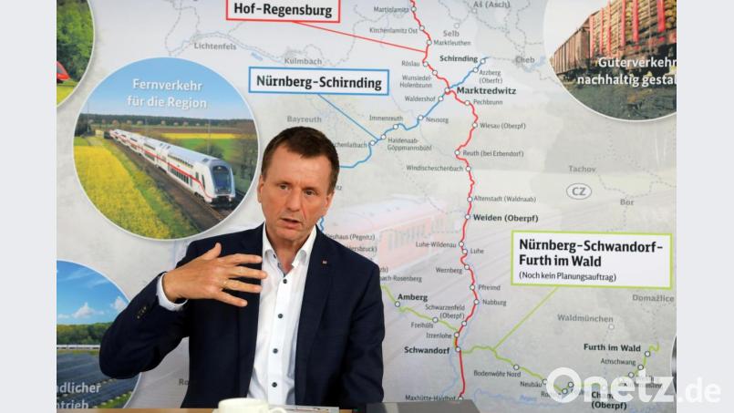 &quot;Wir werden die Klimaziele nur erreichen können, wenn man die Bahn weiter stärkt&quot;, sagte Klaus-Dieter Josel, DB-Konzernbevollmächtigter für Bayern. Bild: Gerhard Götz