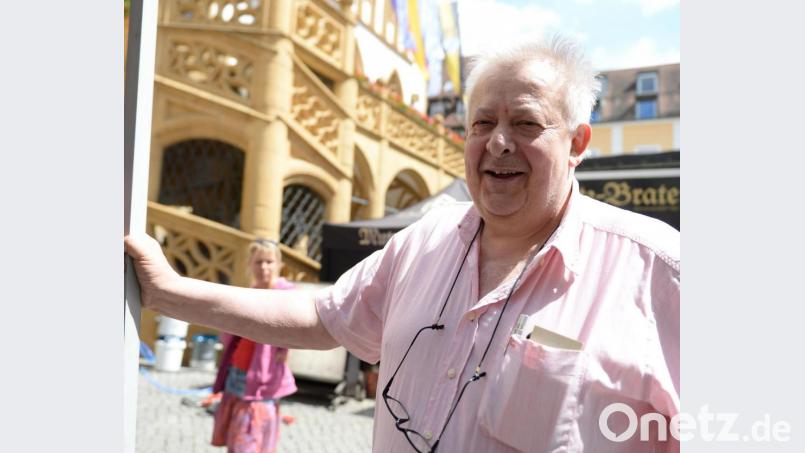 So kannte man den &quot;Forster Sepp&quot; - freudestrahlend, hier bei den Aufbauarbeiten zum Amberger Altstadtfest. Bild: brü
