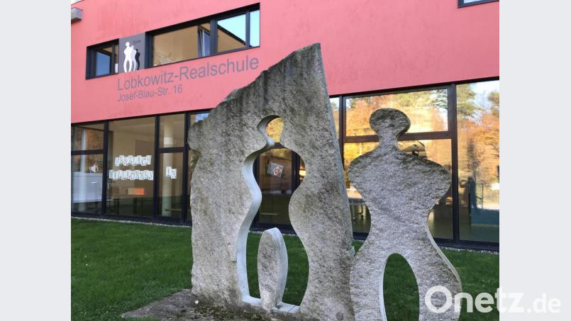 Die Lobkowitz-Realschule in Neustadt feiert 70. Geburtstag. Aus diesem Anlass gibt es statt eines Festakts ein Alternativprogramm. Bild: Gabi Schönberger