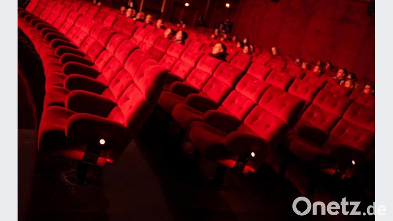 Bleiben die Kinosessel künftig unbesetzt? Corona stellt jedenfalls eine große Bedrohung für die Kino-Betreiber dar. Bild: Nicolas Armer/dpa