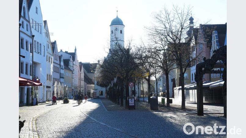 Freitagnachmittag. Der Untere Markt wirkt wie ausgestorben. Weidens Handel leidet im Lockdown-Monat November. Bild: Gabi Schönberger